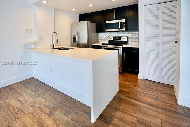 Foto del edificio - 3186 Bird Ave