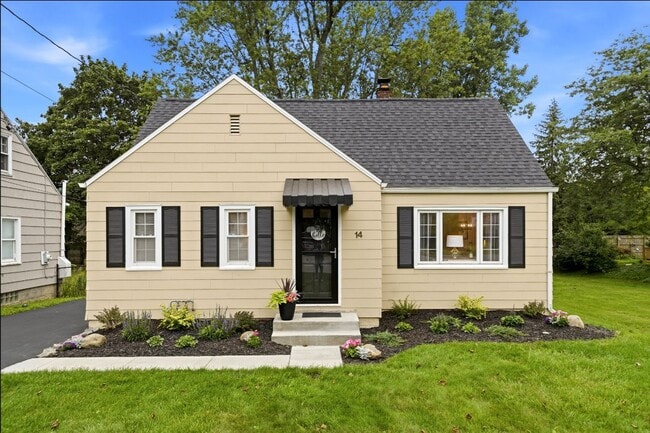 Building Photo - 14 Martha Dr