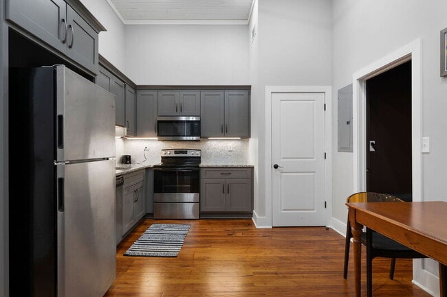 Foto del edificio - 10 W Main St