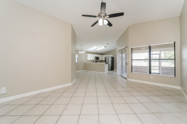 Building Photo - 3422 Burlington Dr