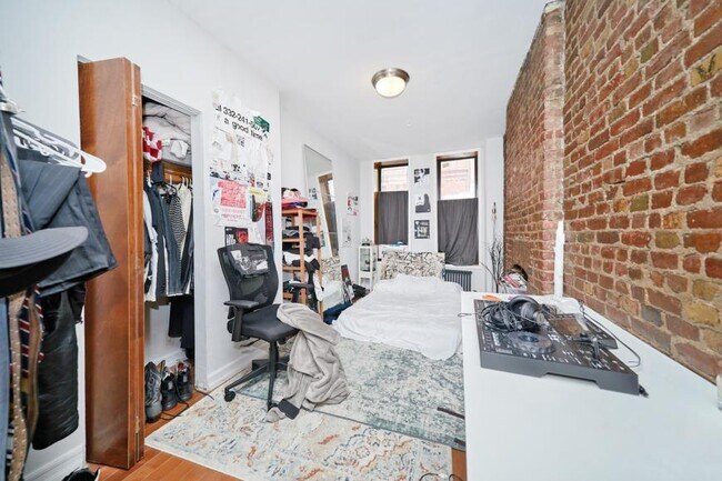 Building Photo - 2 bedroom in New York NY 10036