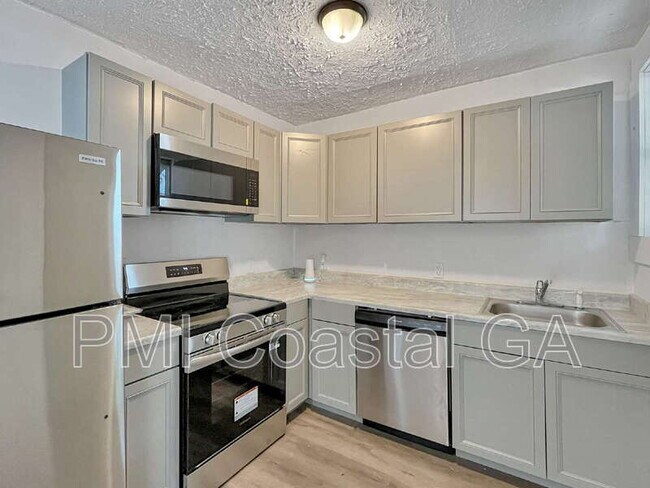 Building Photo - 1121 E 53rd St