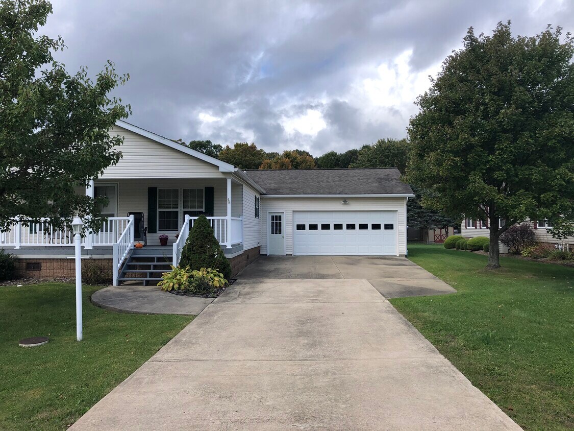 Primary Photo - 24 Stoneridge Ln