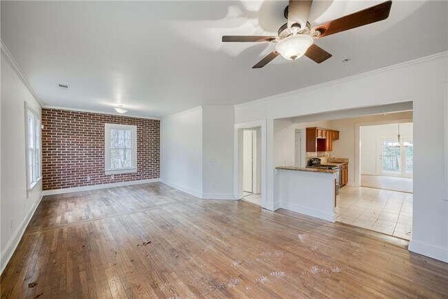 Building Photo - 651 Moreland Dr SE