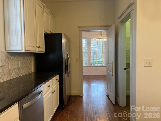 Foto del edificio - 711 E 9th St