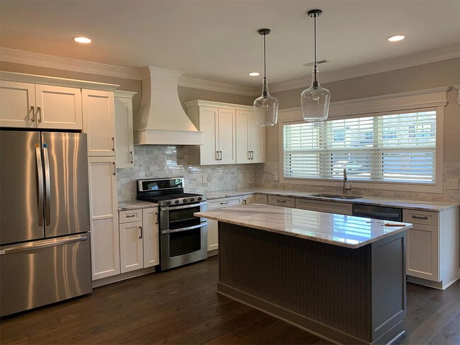 Kitchen - Double Oven - 1045 Presidents Ln