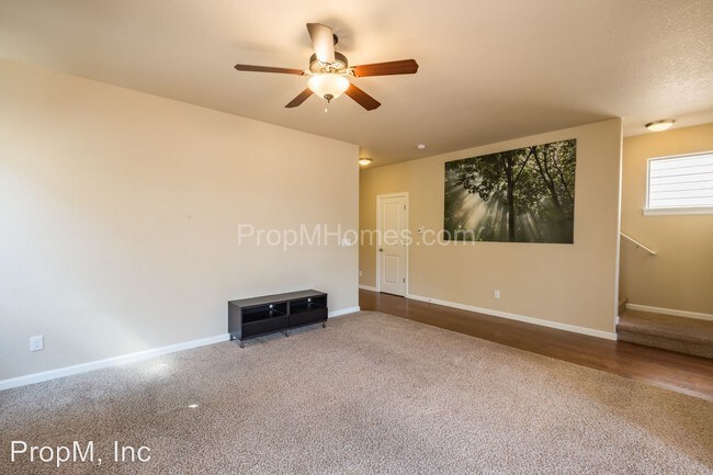 Building Photo - 14376 SE Sierra Dr