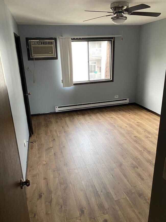 Foto del edificio - 161 N Waters Edge Dr