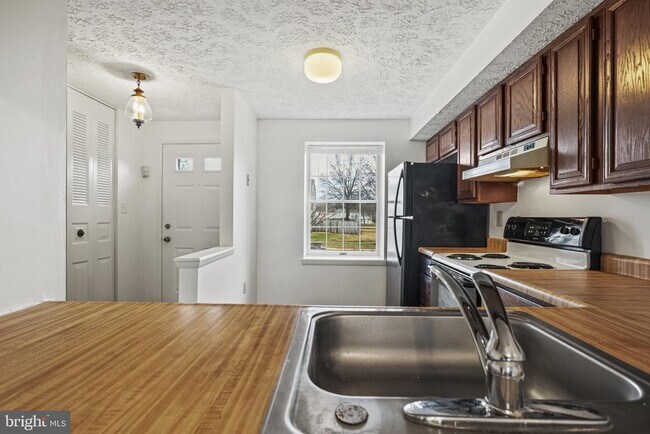 Foto del edificio - 3525 Laurel View Ct