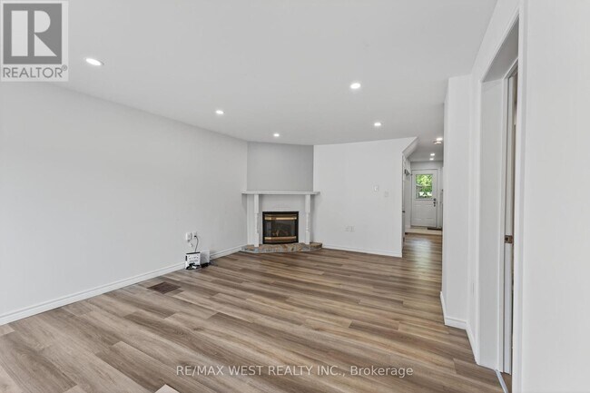 Building Photo - 35 Kingscourt Ave