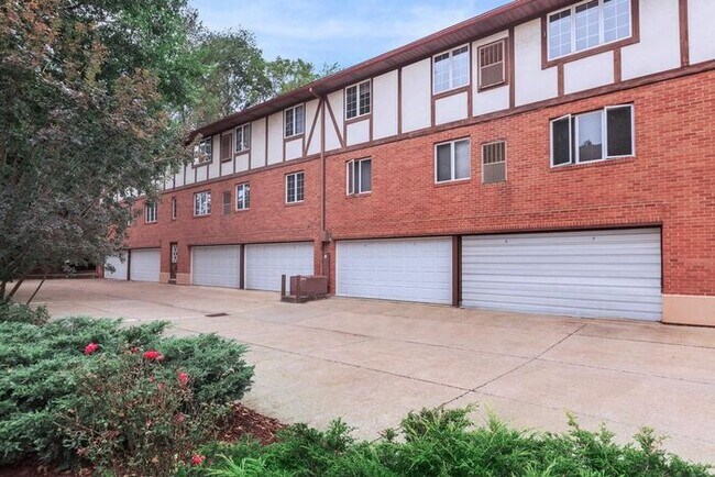 Foto del edificio - 1500 W.Market St Akron Oh- 2 Bedroom