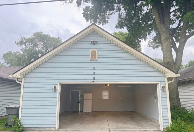 Building Photo - 936 Camp St