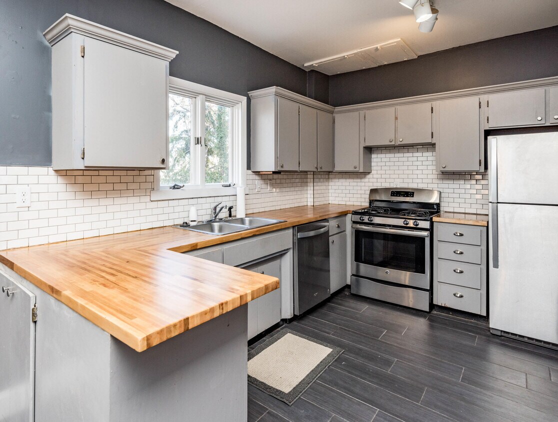 Foto principal - 208 N William St