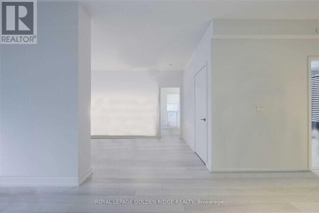 Building Photo - 117-1117 McMahon Dr