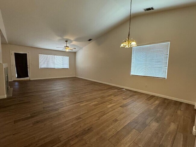 Foto del edificio - 8510 Eagles Landing Dr