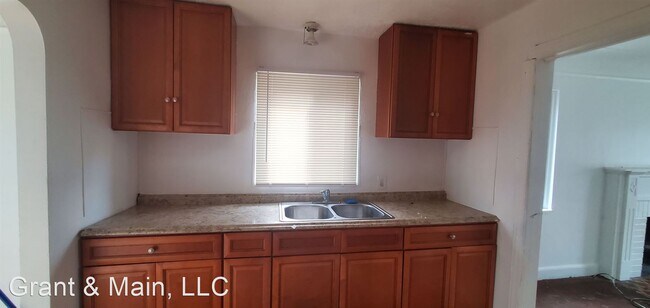 Building Photo - 2 br, 1 bath House - 11828 College