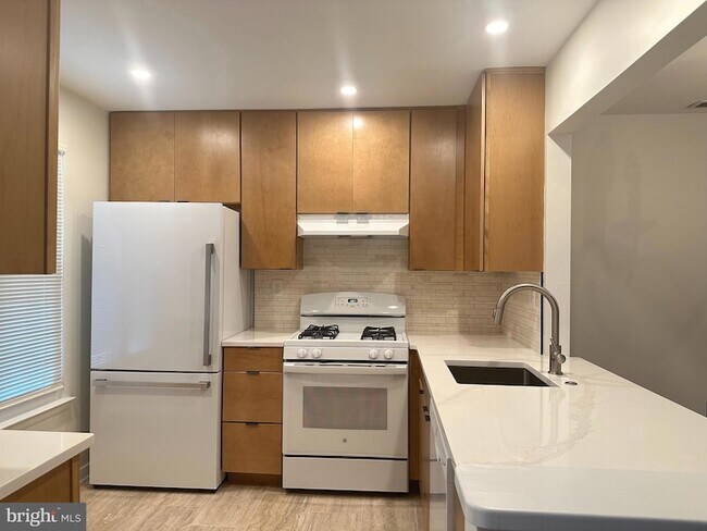 Building Photo - 743 Sedgewick Court
