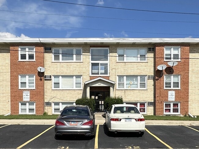Building Photo - 9610 Ivanhoe Ave