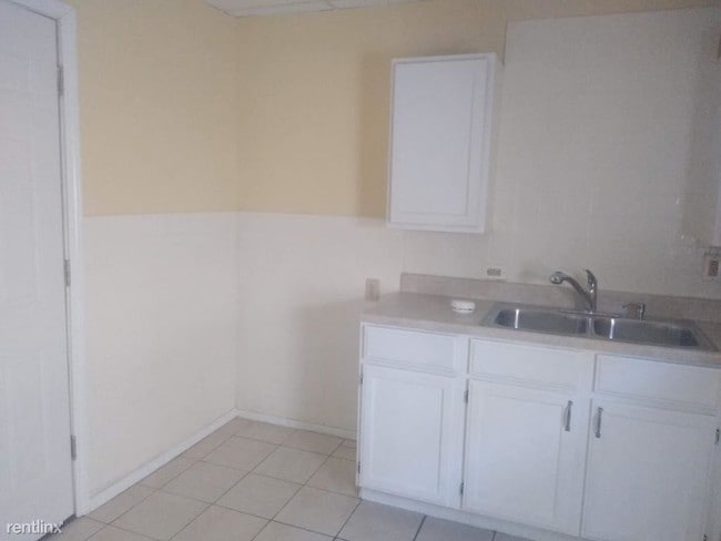 Building Photo - 3455 W 49th St