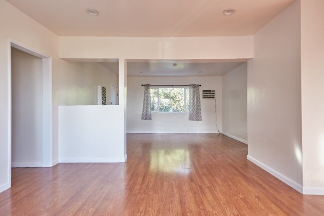 Foto del edificio - 1053 N Eastman Ave