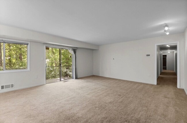 Photo - 10643 Weymouth St Apartment