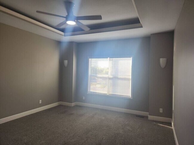 Building Photo - Gorgeous 4 Bedroom, 3 Bathroom, 3 Car Gara...
