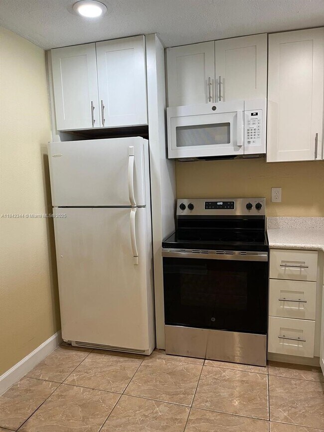 Foto del edificio - 494 NW 165th St