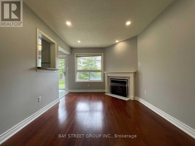 Building Photo - 2550 Thomas St