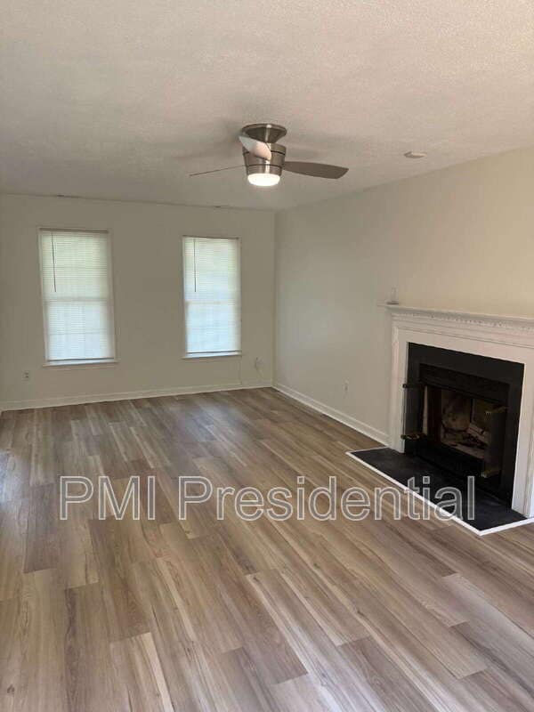 Building Photo - 3912 Sherwood Forest Terrace
