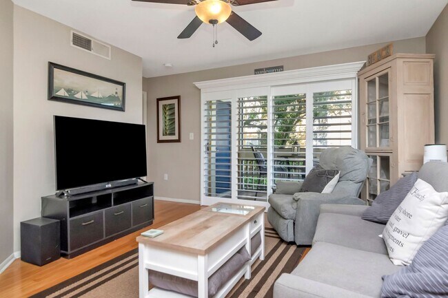 Foto del edificio - FURNISHED 1 Bed / 1 Bath Condo - Utilities Included