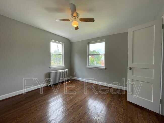 Building Photo - 5415 14th Pl