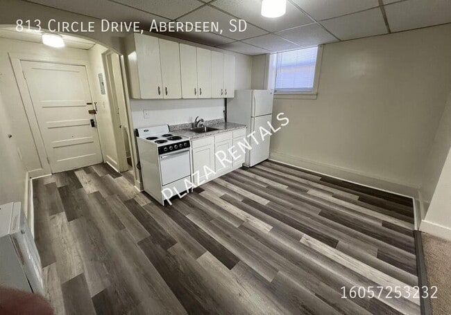 Building Photo - 19 7th Ave SE