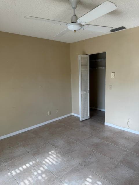 Building Photo - 728 Lago Rd