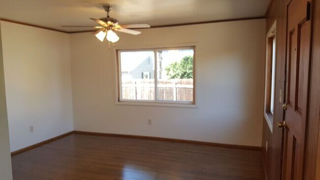 Foto del edificio - 1/2 Off 1St Month!! Vintage 1BR/BA Cottage with Garage and HUGE yard For Rent