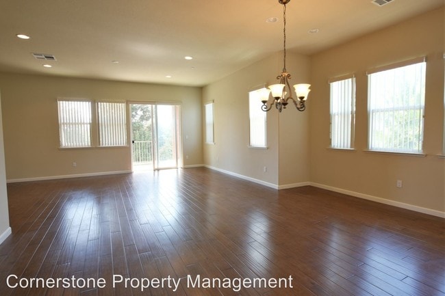 Building Photo - 4 br, 3.5 bath House - 3051 Ruby Ave