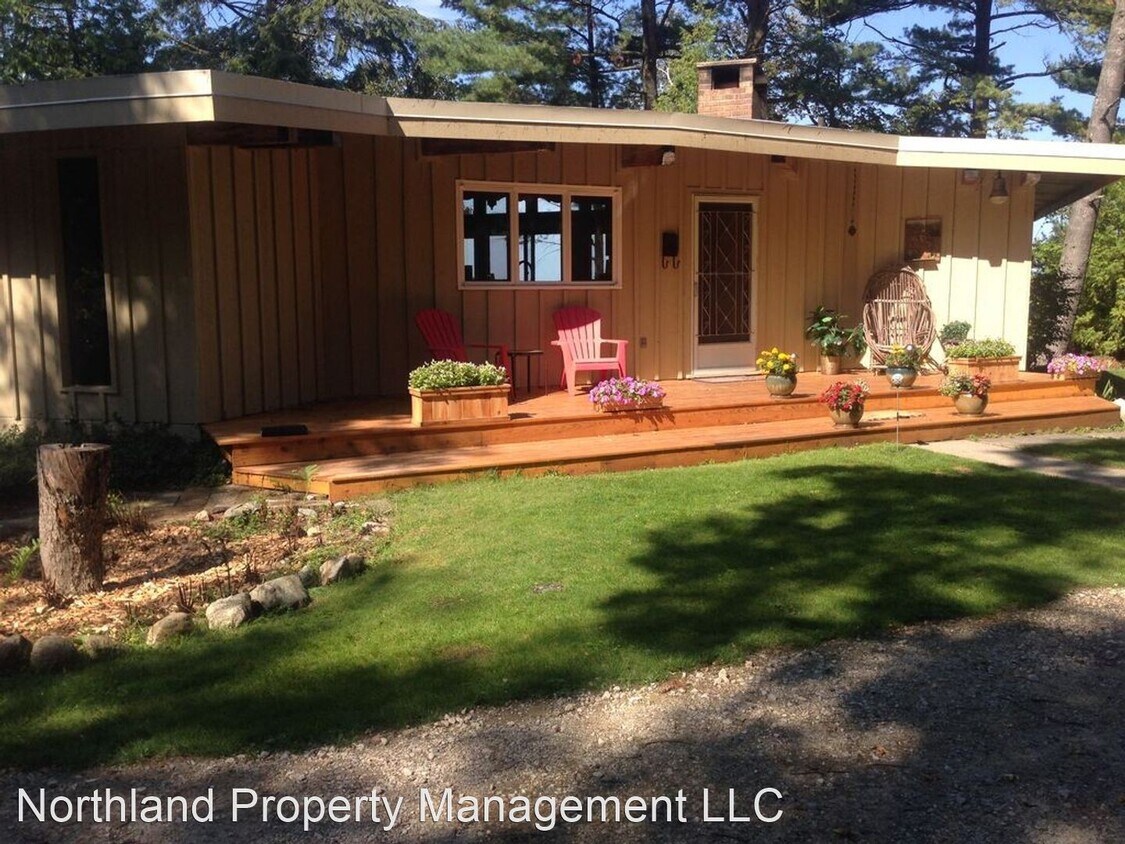 Primary Photo - 4 br, 2.5 bath House - 8885 Birchview Dr