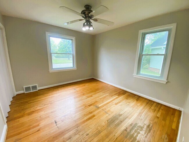 Foto del edificio - Spacious 4-Bed, 2.5-Bath Home in South Euc...