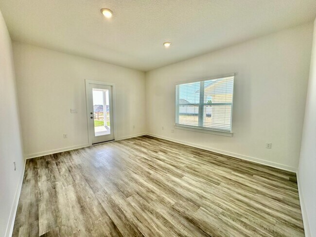 Foto del edificio - 494 Arrowwood Blvd