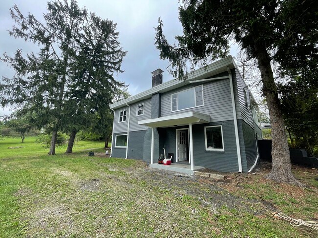 Parte trasera de la casa - 1813 Clairton Rd