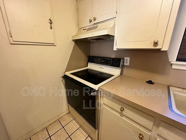 Building Photo - 2800 NW 57th St