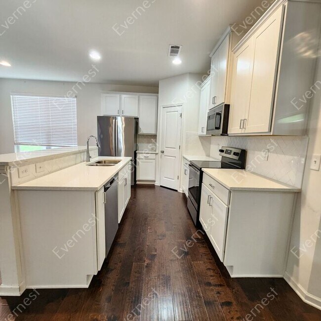 Foto del edificio - 601 Lofty Ln