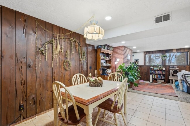 Foto del edificio - 4050 Taylor Ave