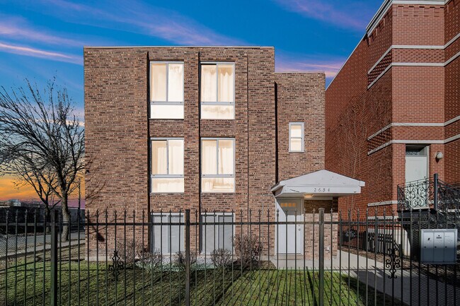 Foto del edificio - 2654 W 12th Pl