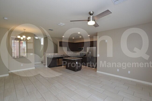 Foto del edificio - 240 W Juniper Ave