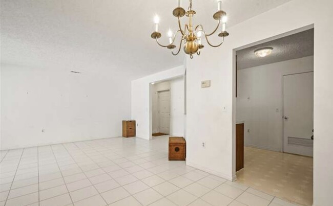 Building Photo - 363 Sunshine Ct