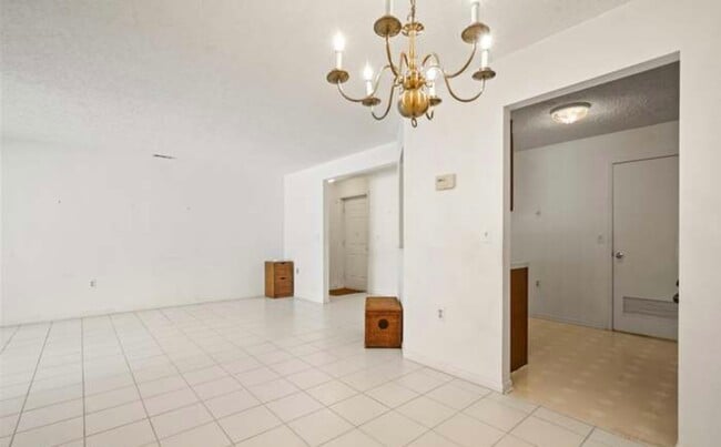 Foto del edificio - 363 Sunshine Ct