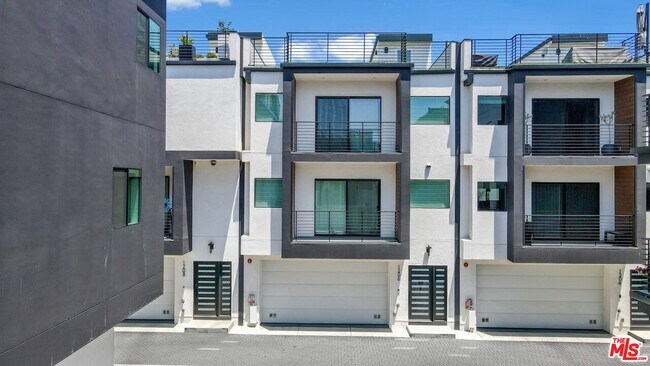 Foto del edificio - 1206 N Thomas Ln