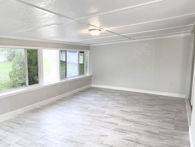 Building Photo - 1722 White Heron Bay Cir