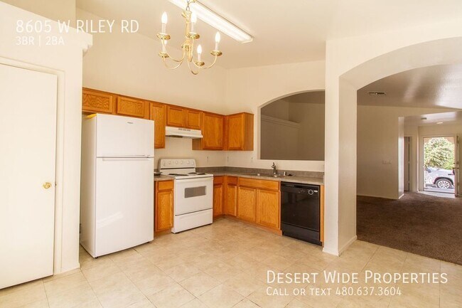 Building Photo - Nice 3 bedroom, 2 bath near 83rd Ave & Low...