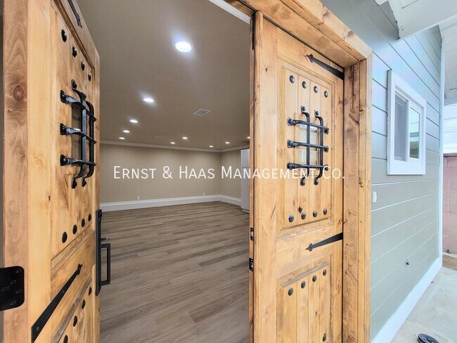 Building Photo - Beautiful 2 Bedroom 2 Bath Rear Home in Pr...